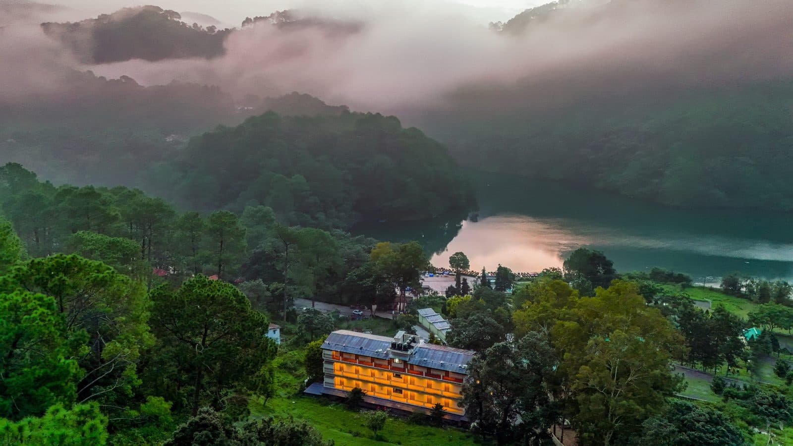 Sterling Lake View Sattal